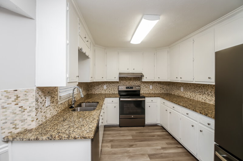 2,025/Mo, 4384 Allgood Ter Stone Mountain, GA 30083 Kitchen View