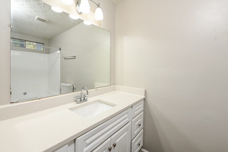 2,590/Mo, 4169 Cedar Ridge Trl Stone Mountain, GA 30083 Main Bathroom View