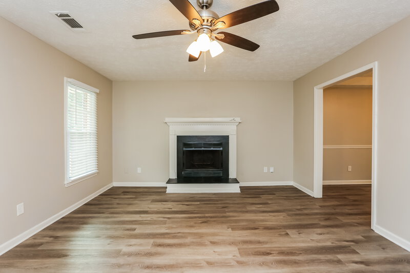 1,990/Mo, 483 Rhett Dr Loganville, GA 30052 Living Room View