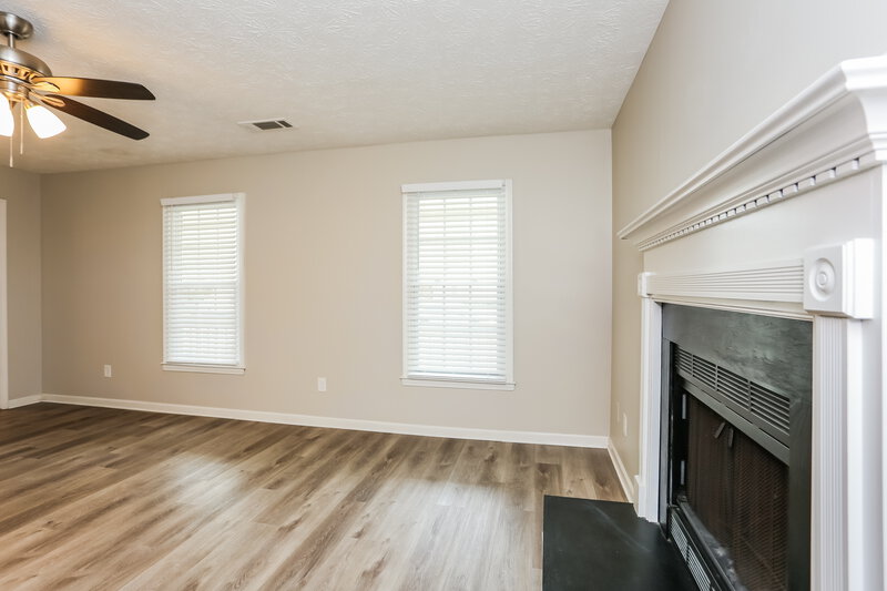 1,990/Mo, 483 Rhett Dr Loganville, GA 30052 Living Room View 2