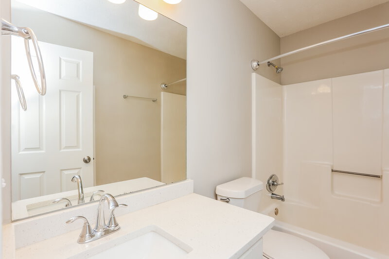 1,990/Mo, 483 Rhett Dr Loganville, GA 30052 Bathroom View