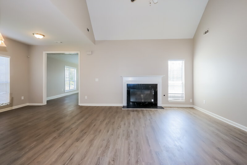 2,400/Mo, 2111 Kellington Dr McDonough, GA 30253 Living Room View 2