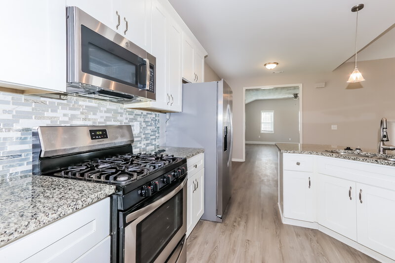 2,400/Mo, 2111 Kellington Dr McDonough, GA 30253 Kitchen View 3