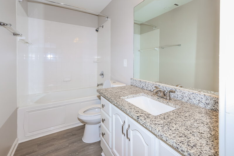 2,400/Mo, 2111 Kellington Dr McDonough, GA 30253 Bathroom View