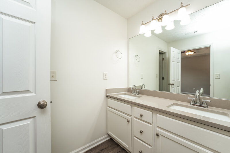 2,025/Mo, 2249 Ligney Creek Ln Snellville, GA 30039 Main Bathroom View