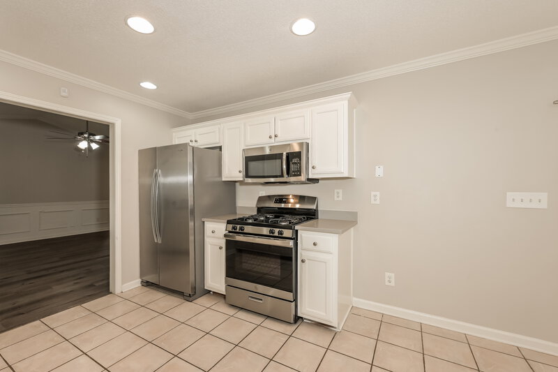 1,910/Mo, 422 Shoal Cir Lawrenceville, GA 30046 Kitchen View 2