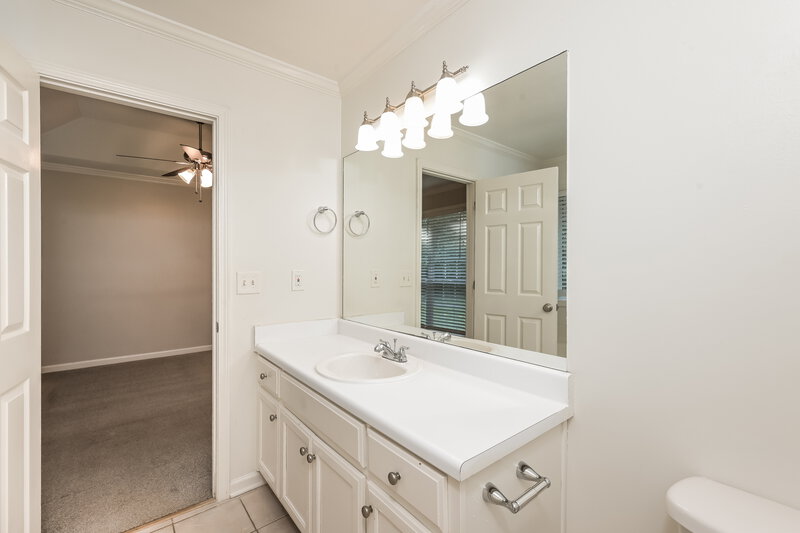 1,910/Mo, 422 Shoal Cir Lawrenceville, GA 30046 Main Bathroom View