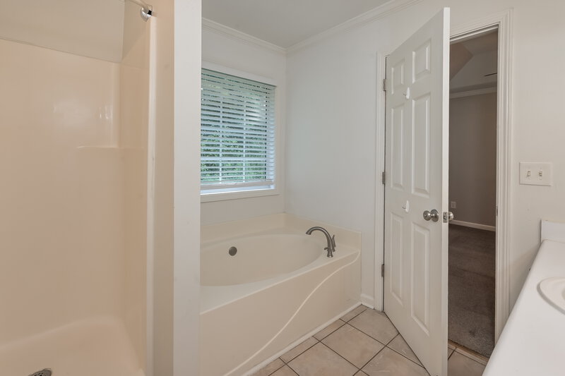 1,910/Mo, 422 Shoal Cir Lawrenceville, GA 30046 Main Bathroom View 2