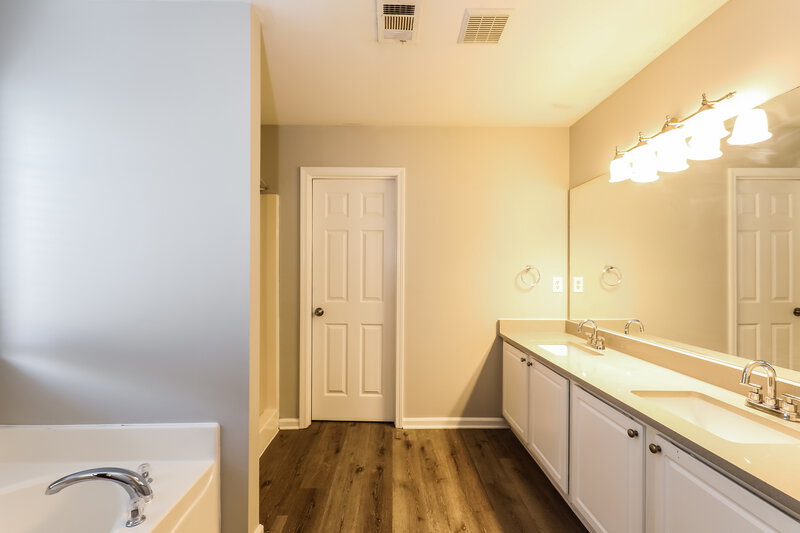 2,375/Mo, 4238 Savannah Drive Atlanta, GA 30349 Main Bathroom View