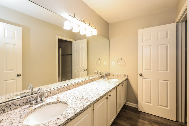 2,375/Mo, 4238 Savannah Drive Atlanta, GA 30349 Bathroom View
