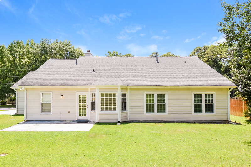 2,010/Mo, 1290 Shamrock Hill Circle Loganville, GA 30052 Rear View