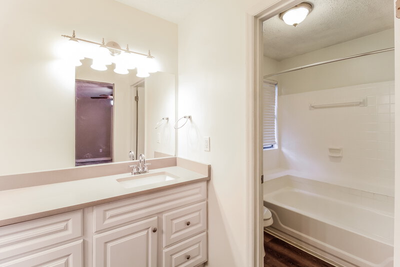 1,855/Mo, 5396 Kelleys Mill Cir Stone Mountain, GA 30088 Main Bathroom View