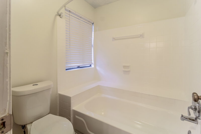 1,855/Mo, 5396 Kelleys Mill Cir Stone Mountain, GA 30088 Main Bathroom View 2
