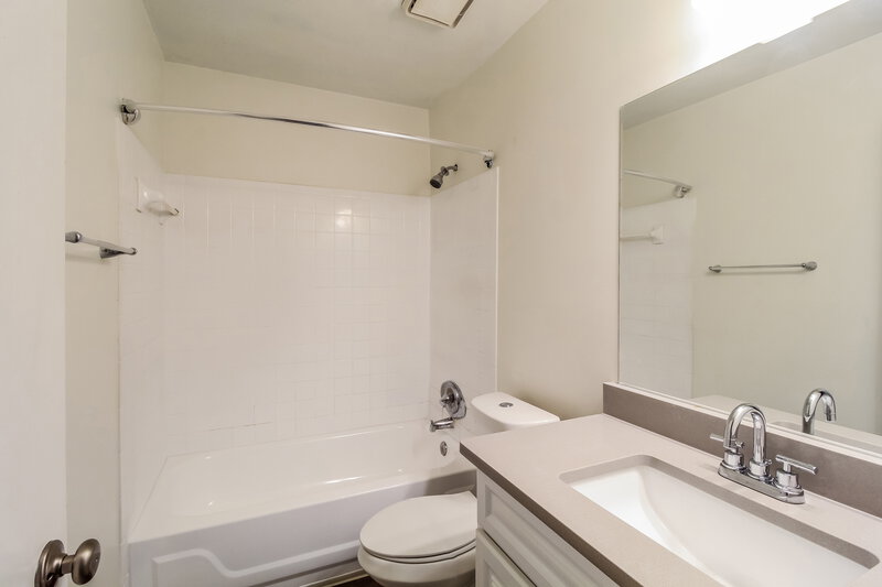 1,855/Mo, 5396 Kelleys Mill Cir Stone Mountain, GA 30088 Bathroom View