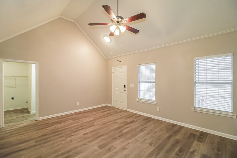1,810/Mo, 245 Pebble Creek Drive McDonough, GA 30253 Living Room View 2