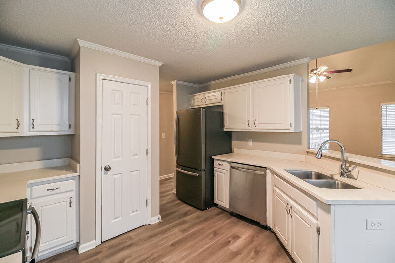 1,810/Mo, 245 Pebble Creek Drive McDonough, GA 30253 Kitchen View