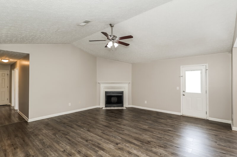 0/Mo, 39 Fairview Drive Newnan, GA 30263 Living Room View