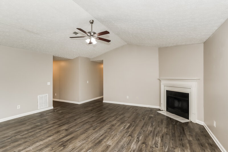 0/Mo, 39 Fairview Drive Newnan, GA 30263 Living Room View 2