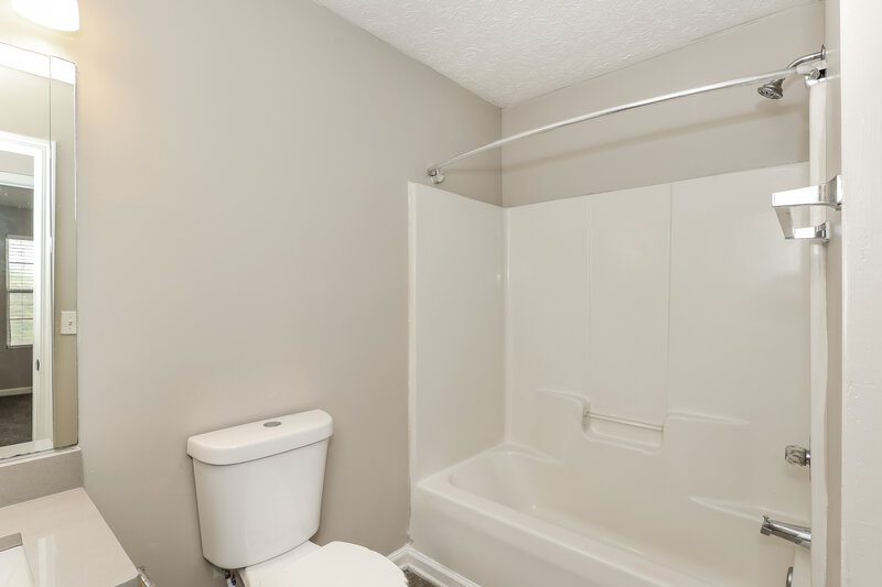0/Mo, 39 Fairview Drive Newnan, GA 30263 Bathroom View