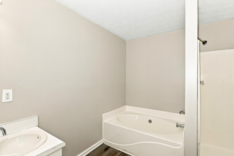 1,615/Mo, 11157 Weeping Willow Place Hampton, GA 30228 Primary Bathroom View