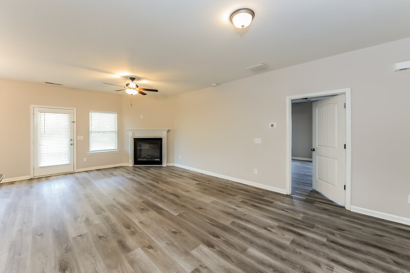1,745/Mo, 31 Robin Road Adairsville, GA 30103 Living Room View 2