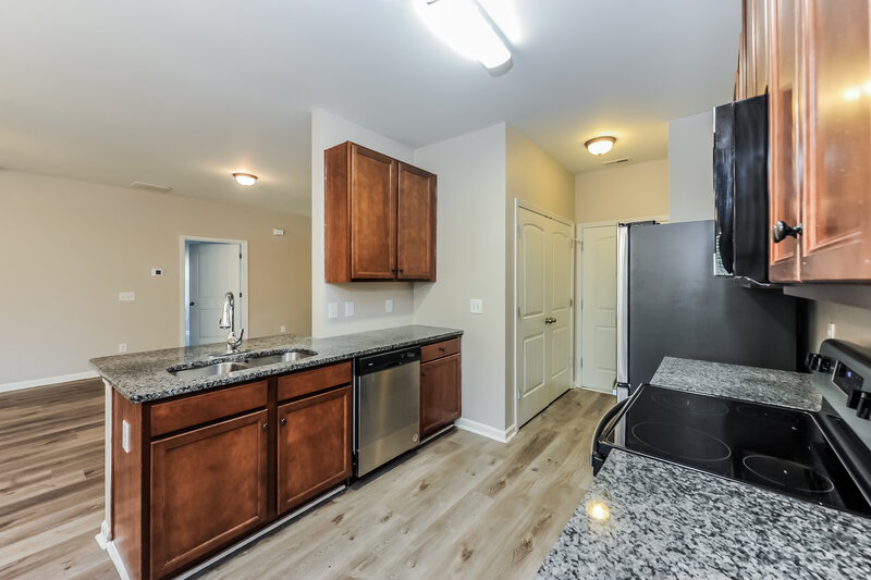 1,745/Mo, 31 Robin Road Adairsville, GA 30103 Kitchen View 2