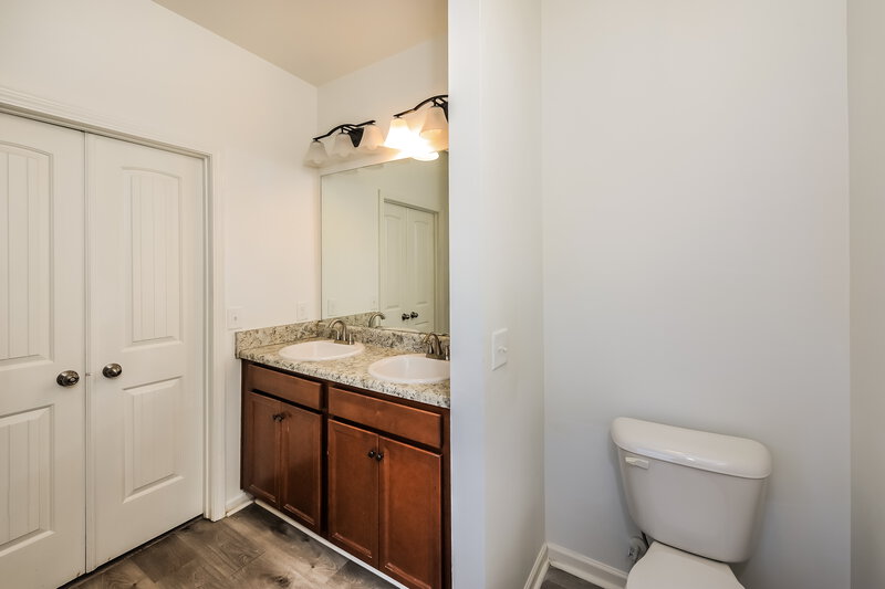 1,745/Mo, 31 Robin Road Adairsville, GA 30103 Main Bathroom View 2