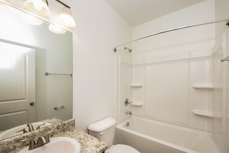 1,745/Mo, 31 Robin Road Adairsville, GA 30103 Bathroom View