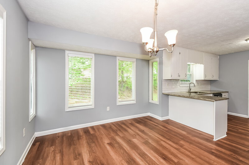 1,895/Mo, 6513 Mitchell Ln SW Mableton, GA 30126 Dining Room View 2