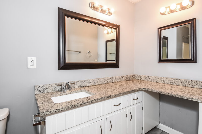 1,895/Mo, 6513 Mitchell Ln SW Mableton, GA 30126 Main Bathroom View