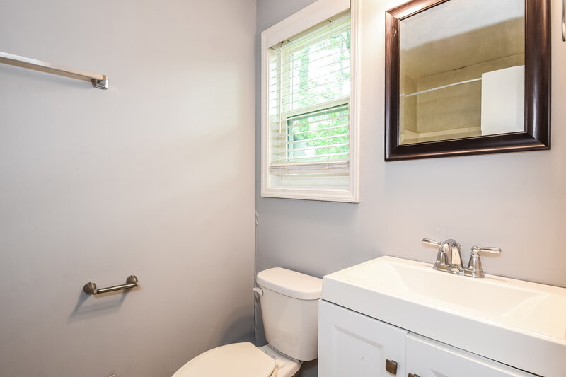 1,895/Mo, 6513 Mitchell Ln SW Mableton, GA 30126 Bathroom View