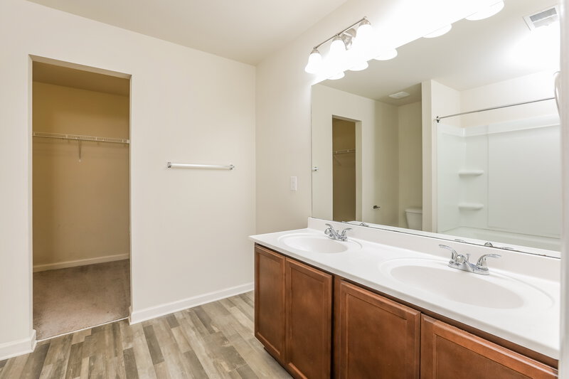 1,685/Mo, 218 Alton Cir Villa Rica, GA 30180 Main Bathroom View