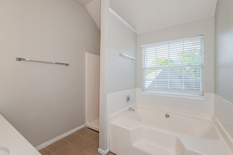 2,355/Mo, 3370 Spring Mesa Dr Snellville, GA 30039 Main Bathroom View 2