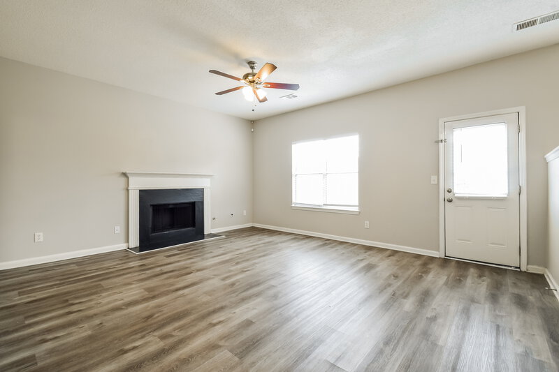 2,015/Mo, 3554 Waldrop Rd Decatur, GA 30034 Living Room View