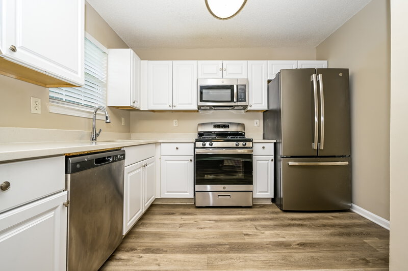 1,970/Mo, 3554 Waldrop Rd Decatur, GA 30034 Kitchen View