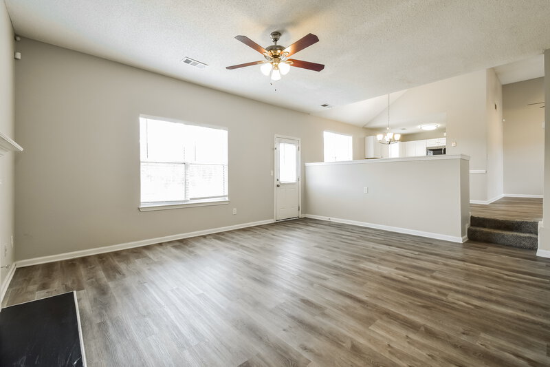 2,015/Mo, 3554 Waldrop Rd Decatur, GA 30034 Living Room View 2