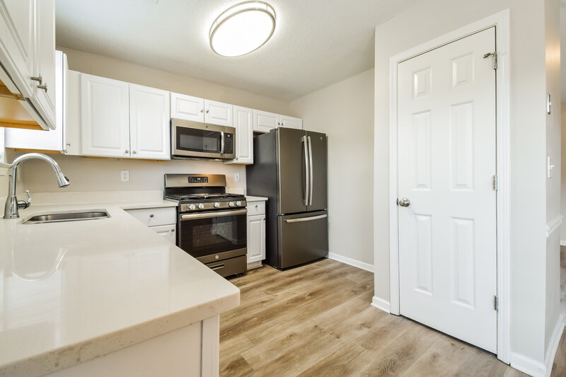 2,015/Mo, 3554 Waldrop Rd Decatur, GA 30034 Kitchen View