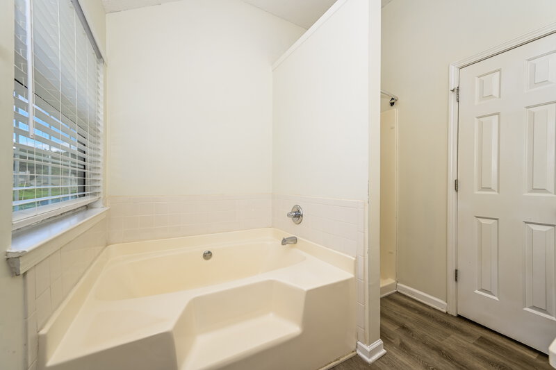 1,970/Mo, 3554 Waldrop Rd Decatur, GA 30034 Main Bathroom View 2