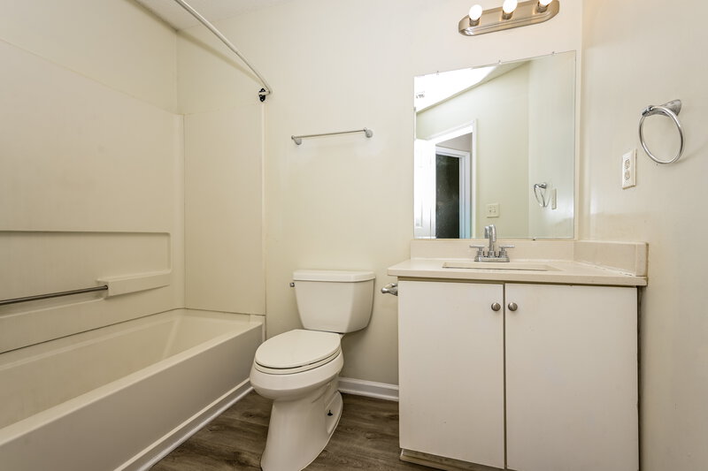 1,970/Mo, 3554 Waldrop Rd Decatur, GA 30034 Bathroom View