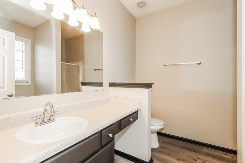 2,000/Mo, 7333 Copperbend Ct Austell, GA 30168 Main Bathroom View