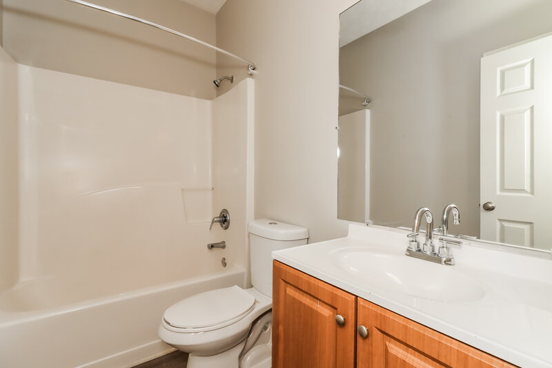 2,000/Mo, 7333 Copperbend Ct Austell, GA 30168 Bathroom View