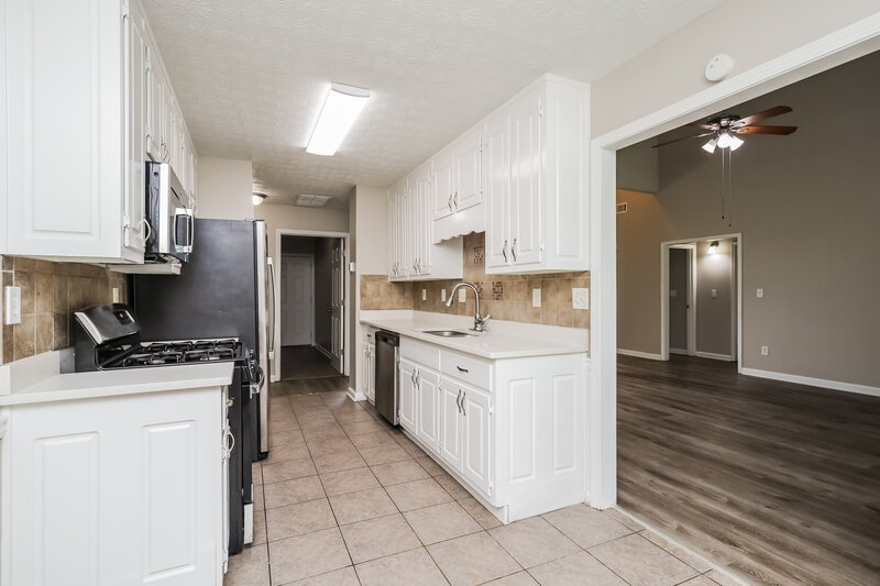 1,970/Mo, 115 Syracuse Lane Covington, GA 30016 Kitchen View