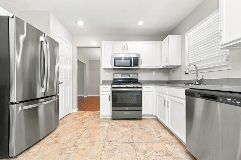 2,185/Mo, 4969 Saddle Creek Circle Ellenwood, GA 30294 Kitchen View
