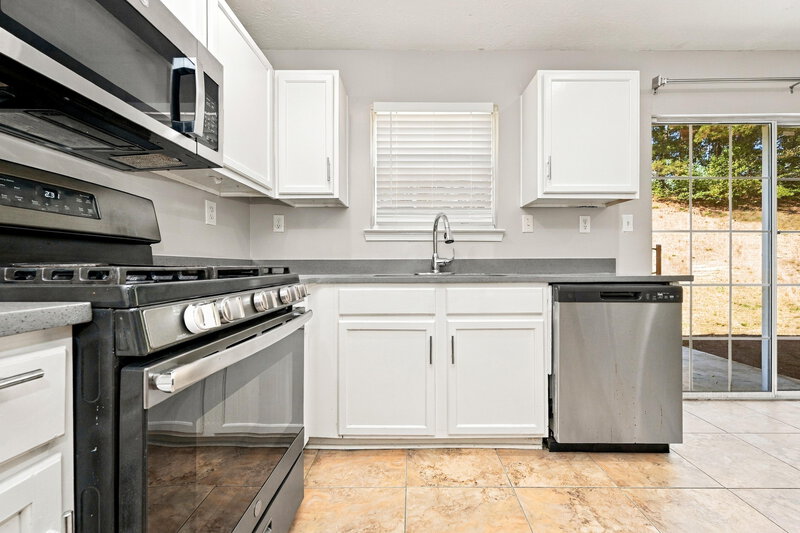 2,185/Mo, 4969 Saddle Creek Circle Ellenwood, GA 30294 Kitchen View 2