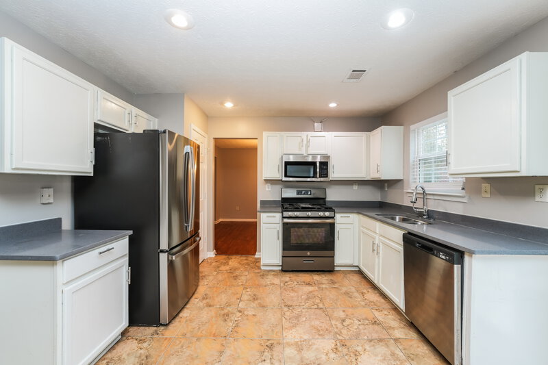 2,010/Mo, 4969 Saddle Creek Circle Ellenwood, GA 30294 Kitchen View