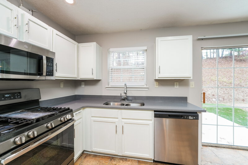 2,010/Mo, 4969 Saddle Creek Circle Ellenwood, GA 30294 Kitchen View 2