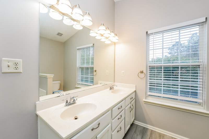 2,010/Mo, 4969 Saddle Creek Circle Ellenwood, GA 30294 Main Bathroom View