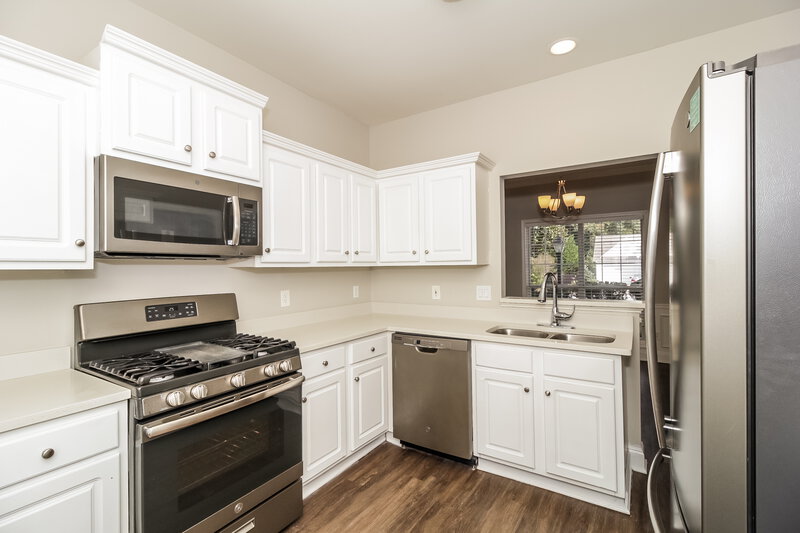 2,040/Mo, 3063 Standing Rock Ct Lithia Springs, GA 30122 Kitchen View