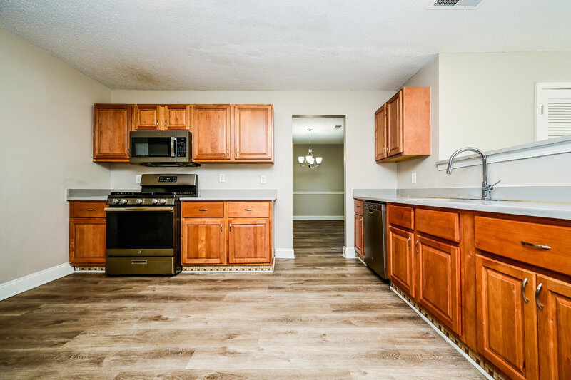 2,090/Mo, 6686 Pole Creek Lithonia, GA 30058 Kitchen View