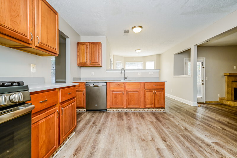 2,090/Mo, 6686 Pole Creek Lithonia, GA 30058 Kitchen View 2